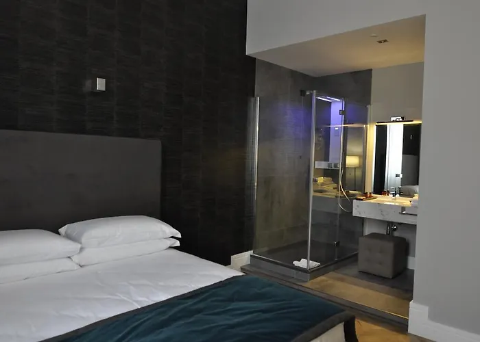 Place 24 Suites & Wellness