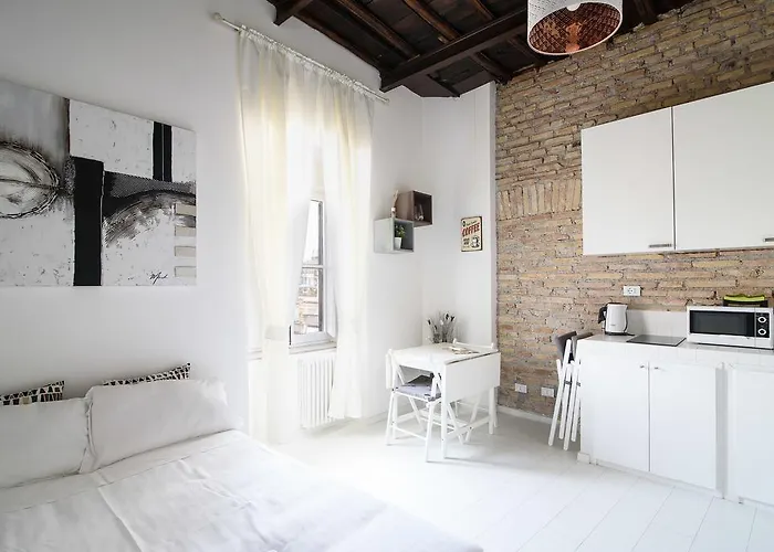 White Ostilia Apartments