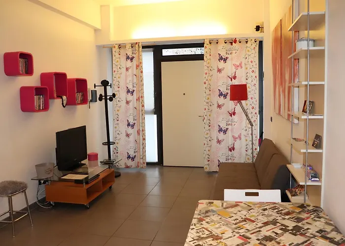 New Artistic Flat