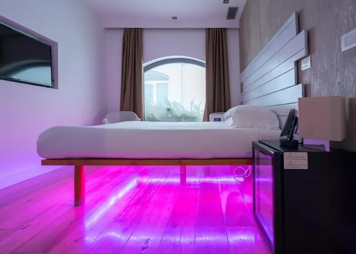 Colosseum Jacuzzi Suites