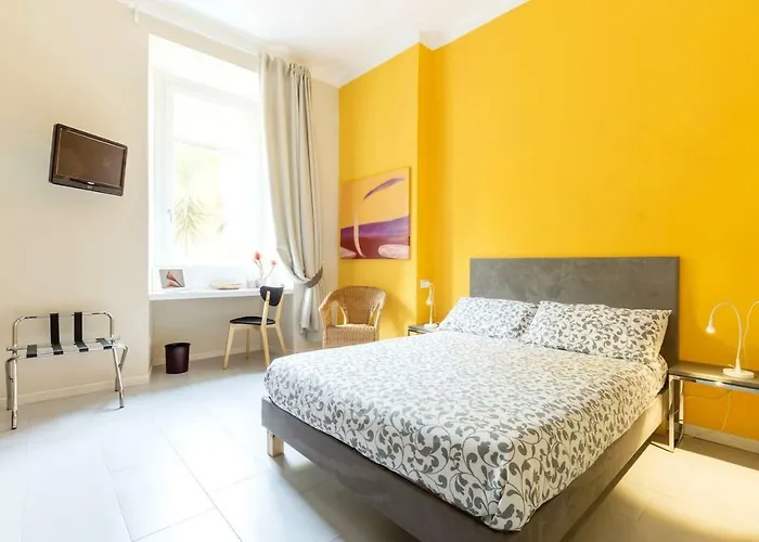 Paola Guest House