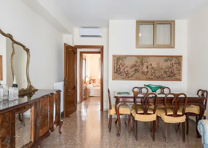 Hortis Apartment, 5 persone, 2 camere, balcone, Metro C e tram per il centro