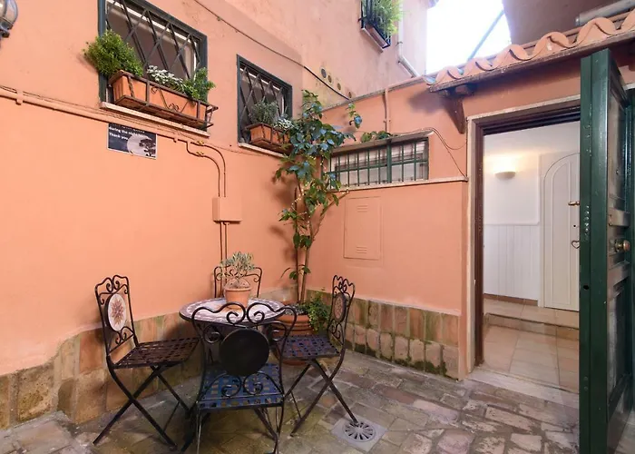 Lovely With Garden In Vatican Museums Trastevere