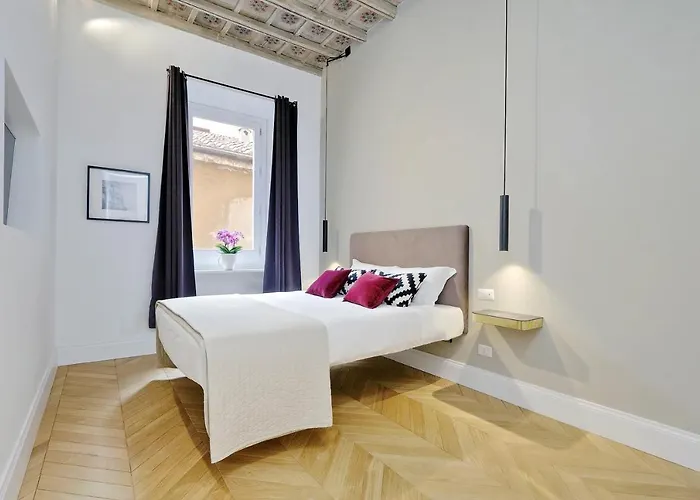 EVE Guest House at Trevi Fountain