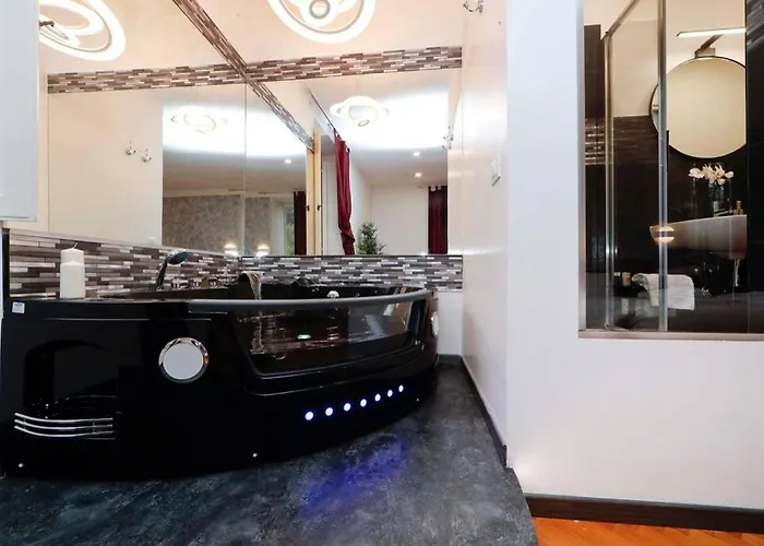 Black Enchanting Jacuzzi Suite Trastevere - Top Collection