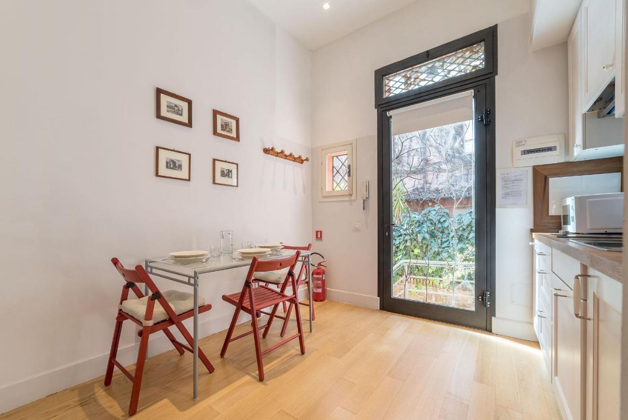 Apartment Domus Claudiae - Fromhometorome Rome