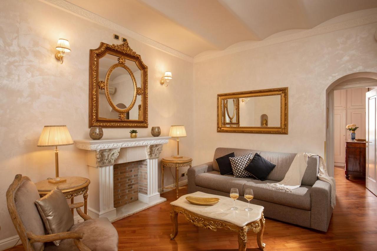 Condotti Corner Piazza Di Spagna Apartment *