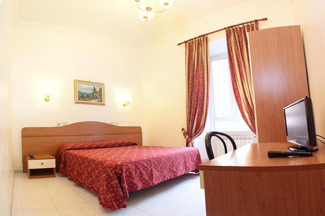 Euro Quiris Hotel *