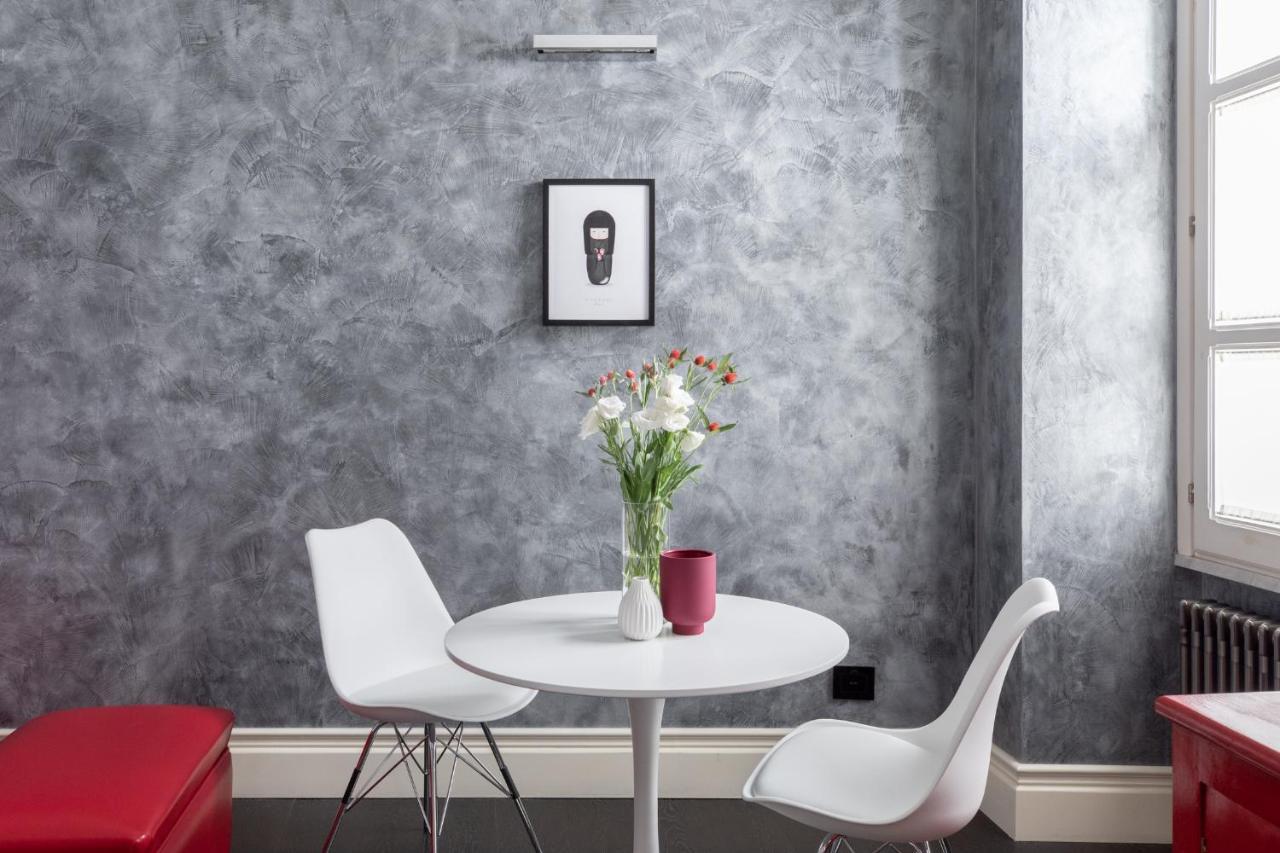 Iflat A Sparkle Of Red In Trastevere Appartement