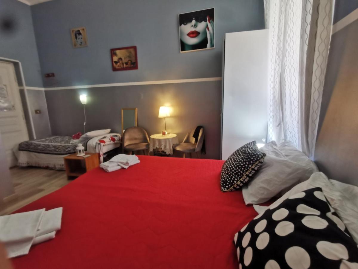 Hostel Holidays *