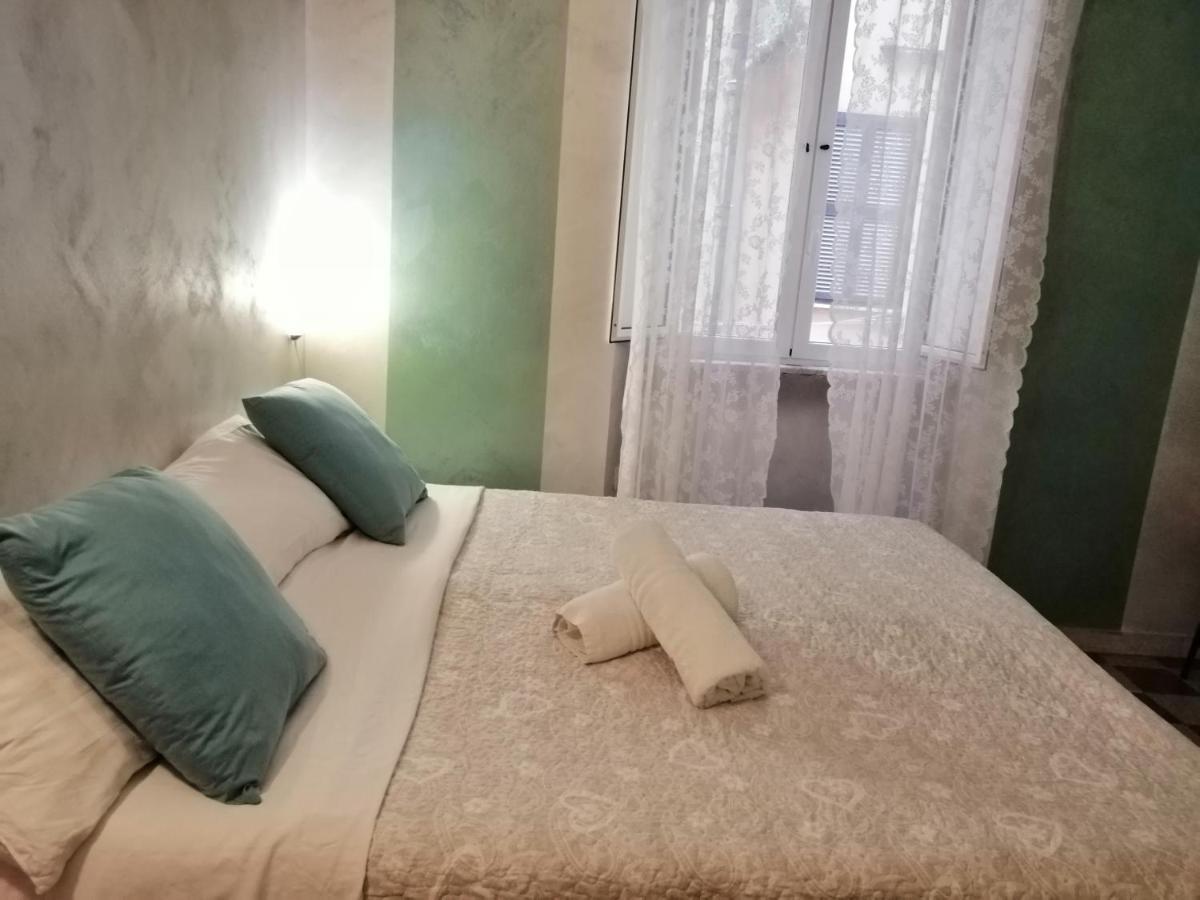 Holidays Hostel *