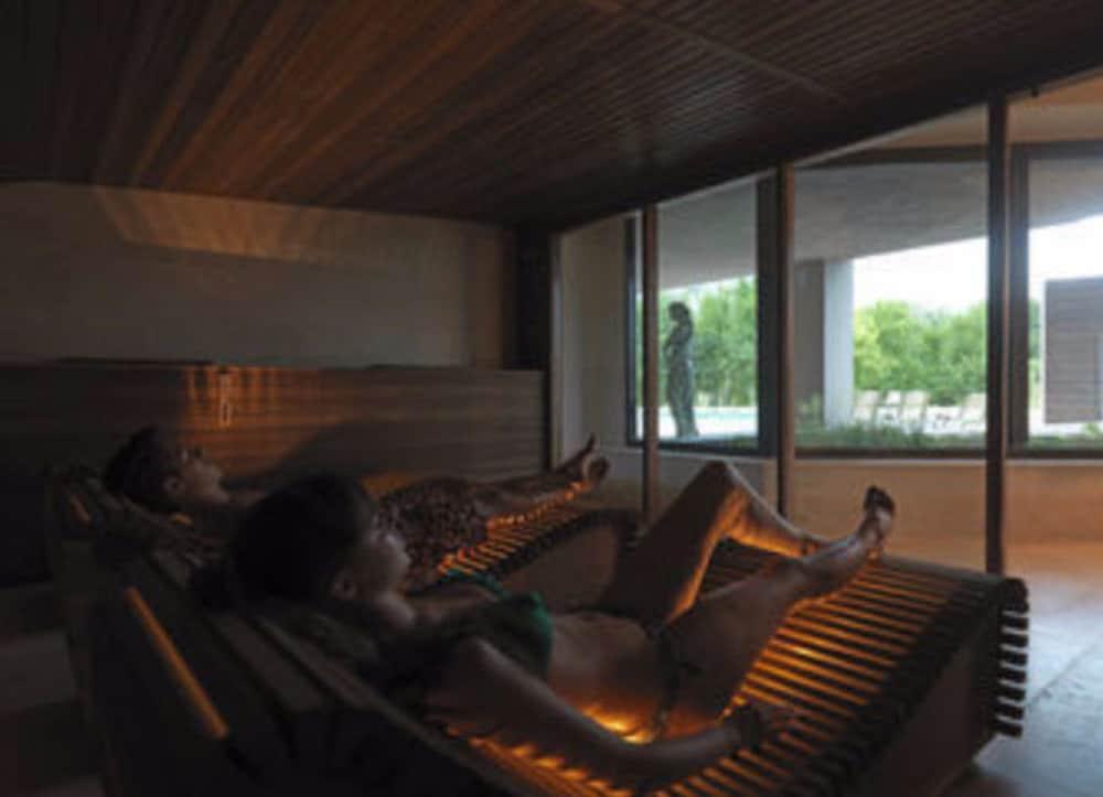 Hotel A.roma Lifestyle 4*