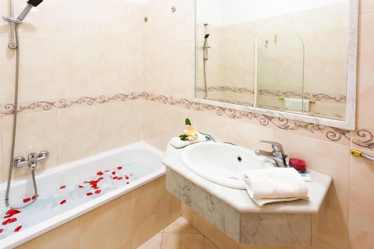 Hotel Caesar 2*
