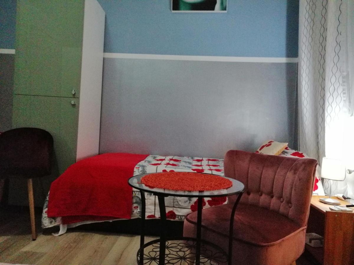 Holidays Hostel *