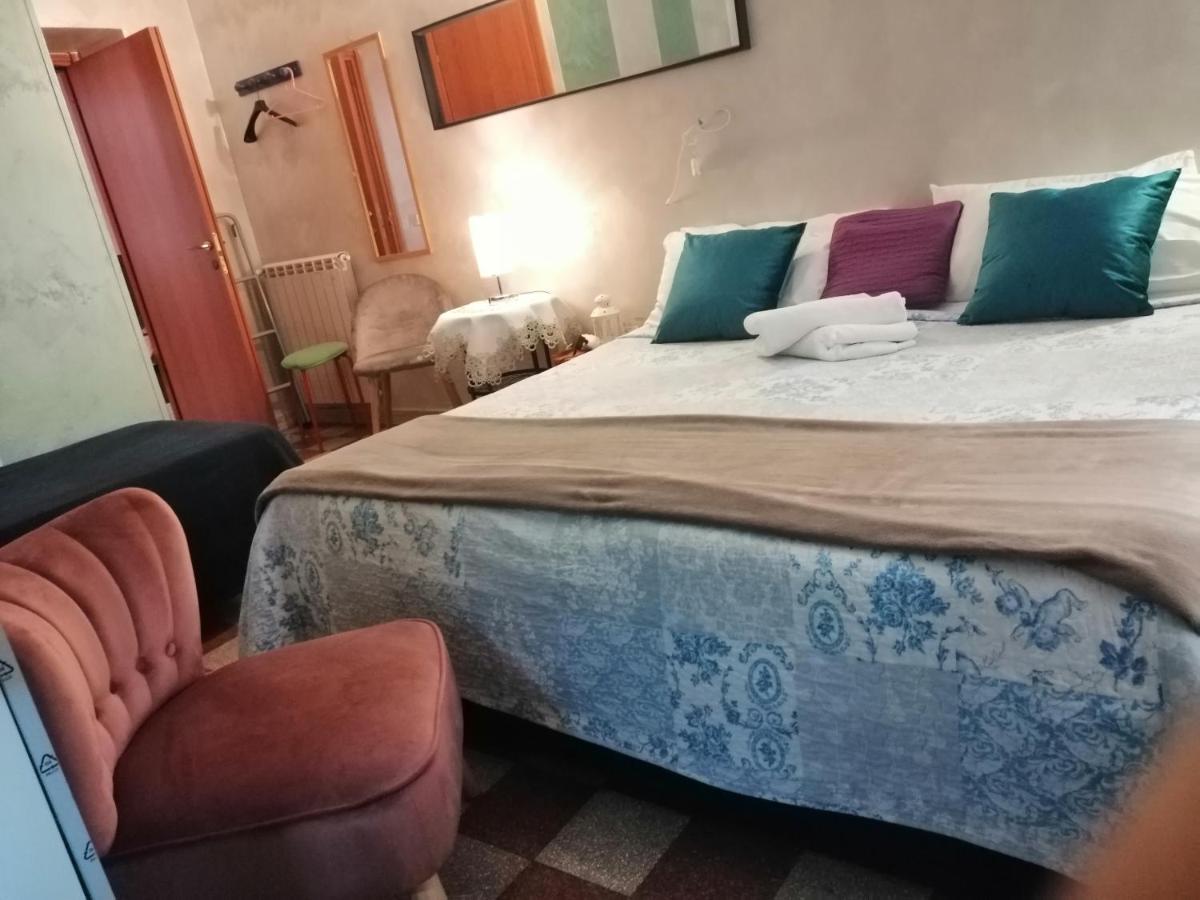 Holidays Hostel *