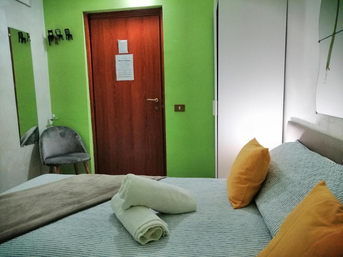 Holidays Hostel *
