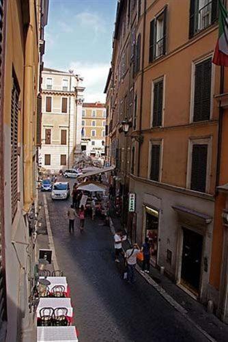 Town House Fontana Di Trevi Bed & Breakfast
