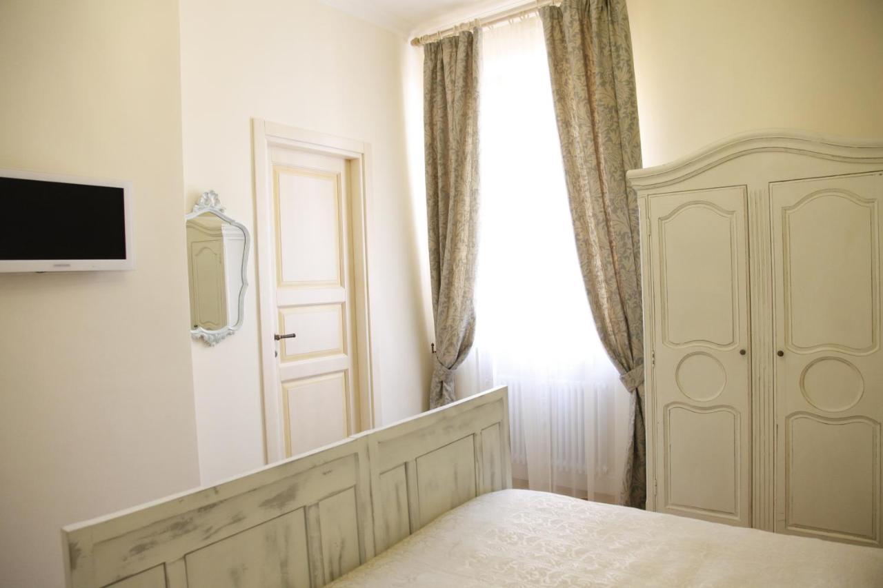 Bed & Breakfast 30 *