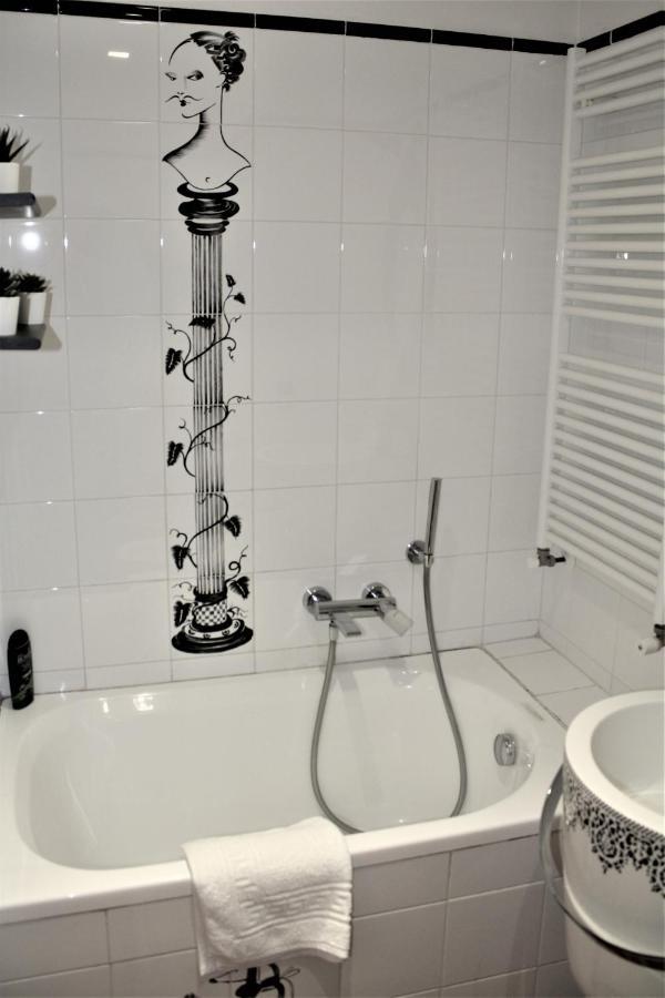 Domus Caecilia - Via Cola Di Rienzo Apartment *