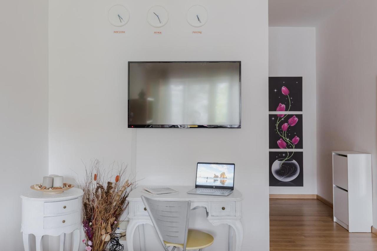 Pelizzi Apartment, 5 Persone, 2 Camere, Balcone, Cinecitta * Roma