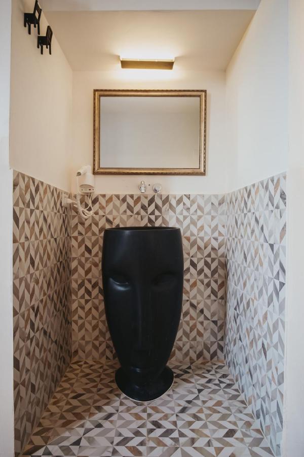Rhome Colosseum Business Collection Guest house