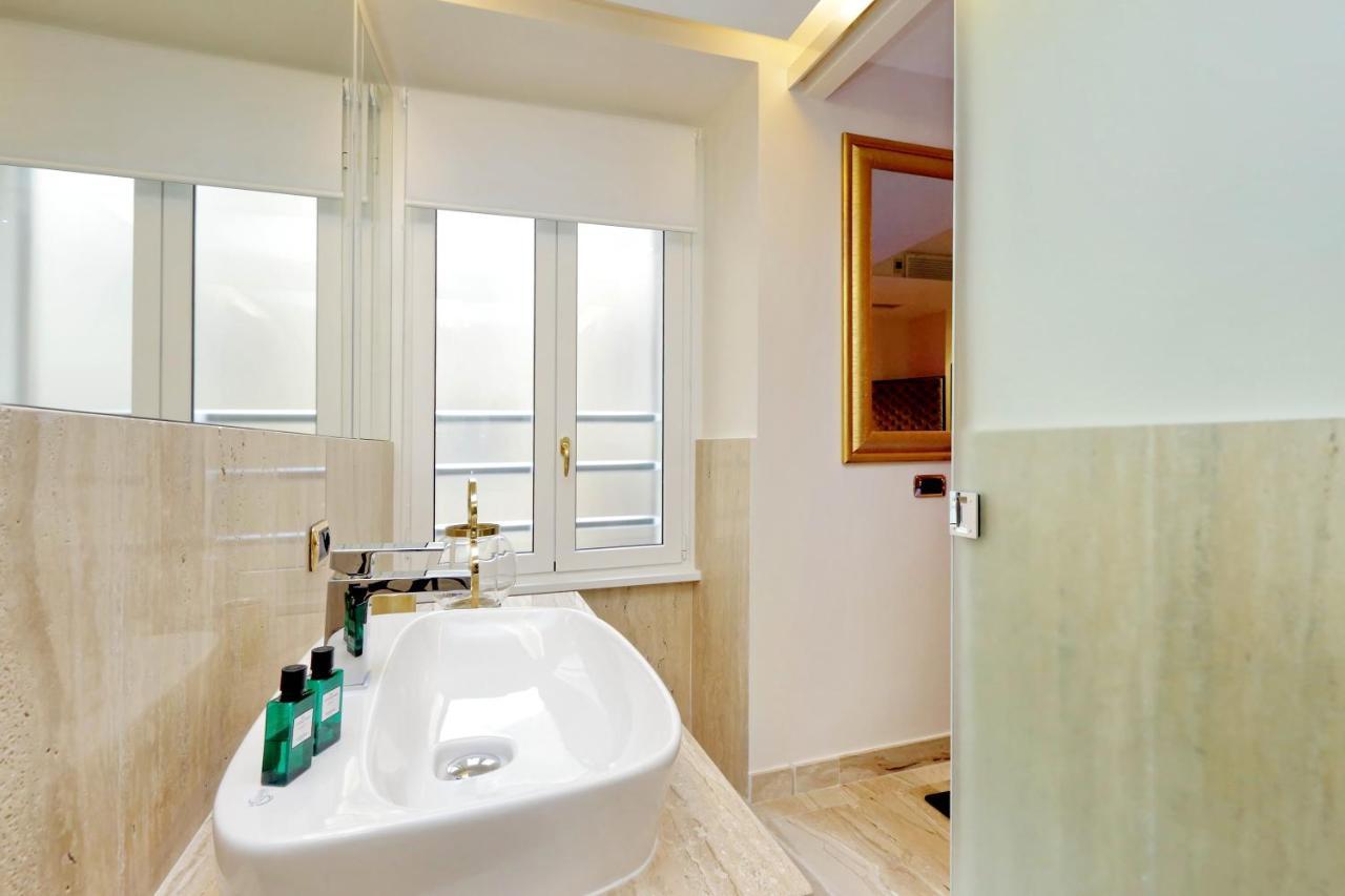 Trevi Diamond Luxury Suites & Jacuzzi * Rome