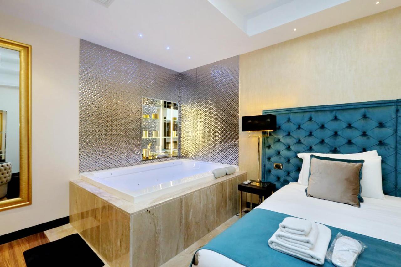 Trevi Diamond Luxury Suites & Jacuzzi *
