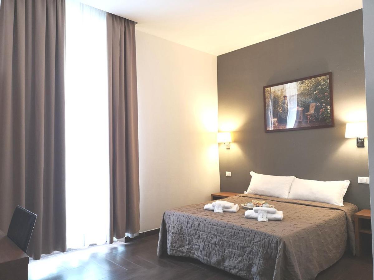 Hotel Travellers Rome