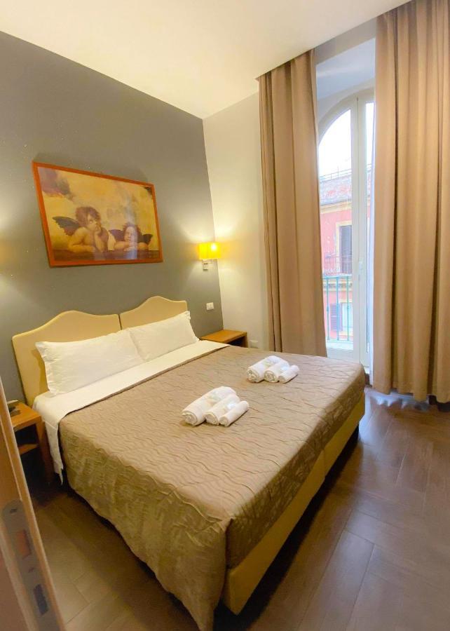 Travellers Hotel