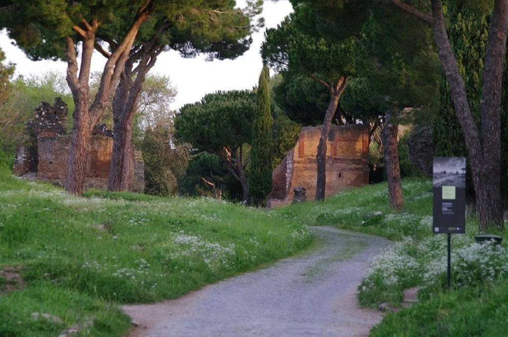 Loft Con Giardino In Zona Appia Antica *