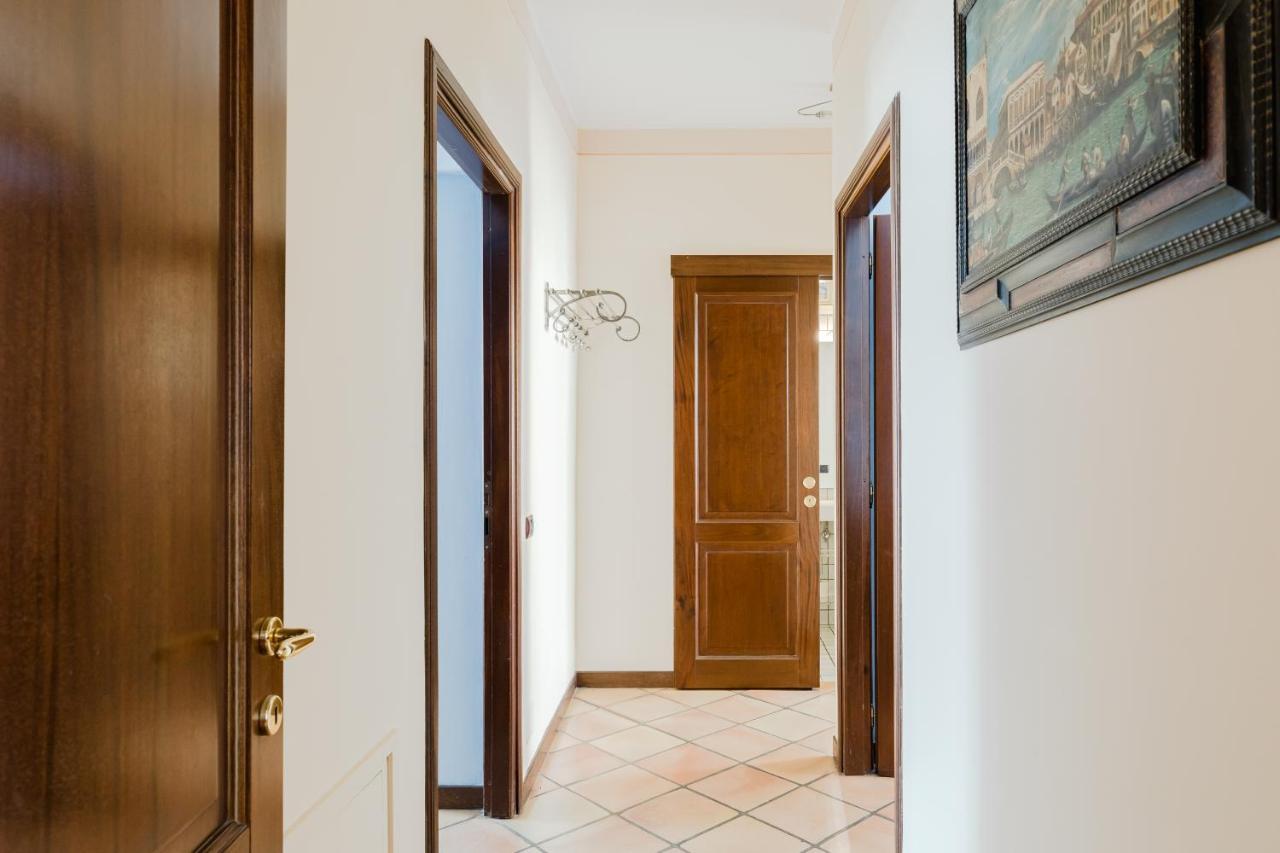 Classic Near The Colosseum Appartement Rome