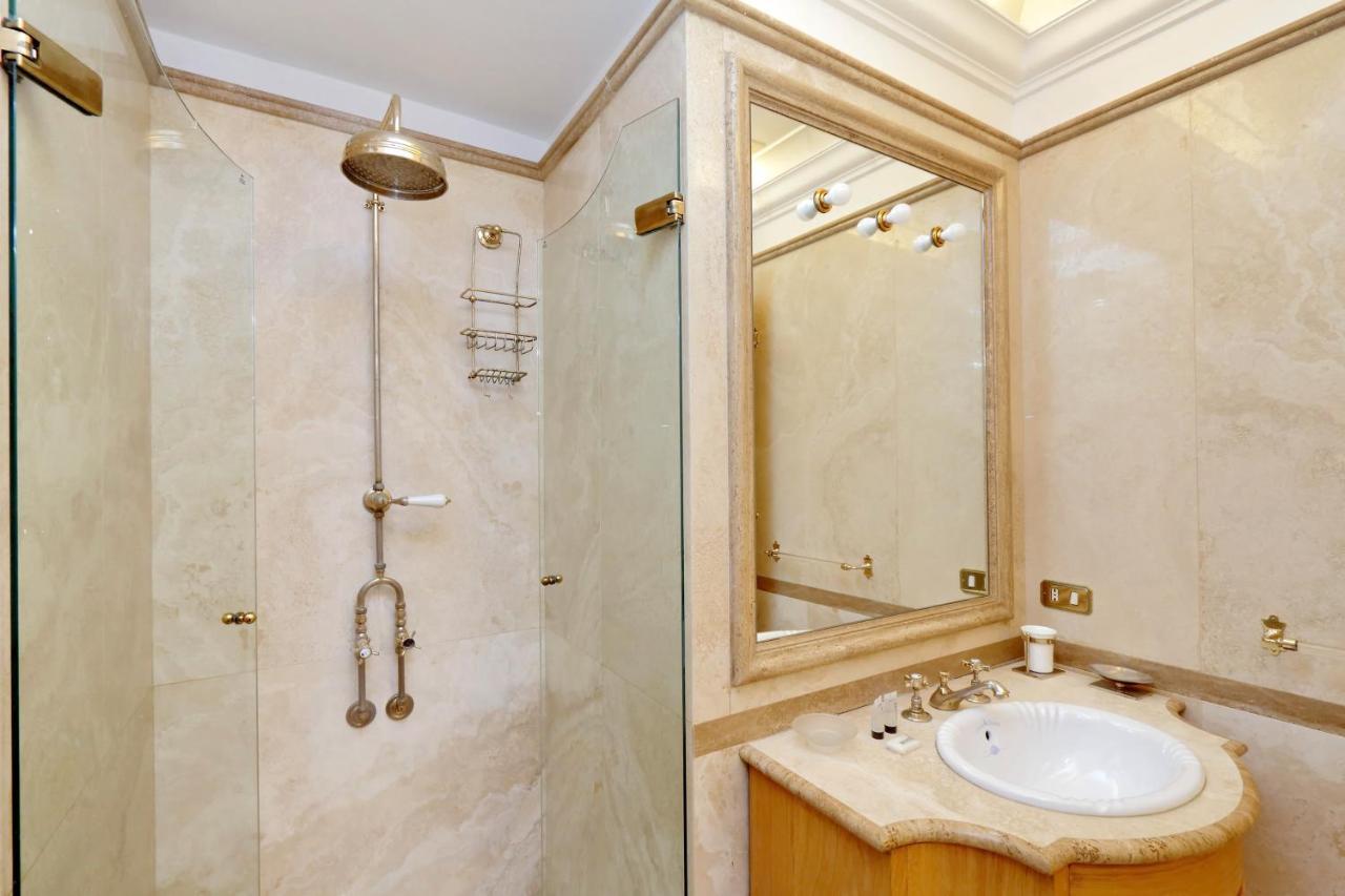 Elegant Nearby Trevi Fountain Apartment *