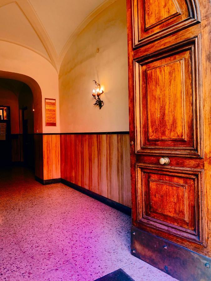Vt Vatican's Apartment *