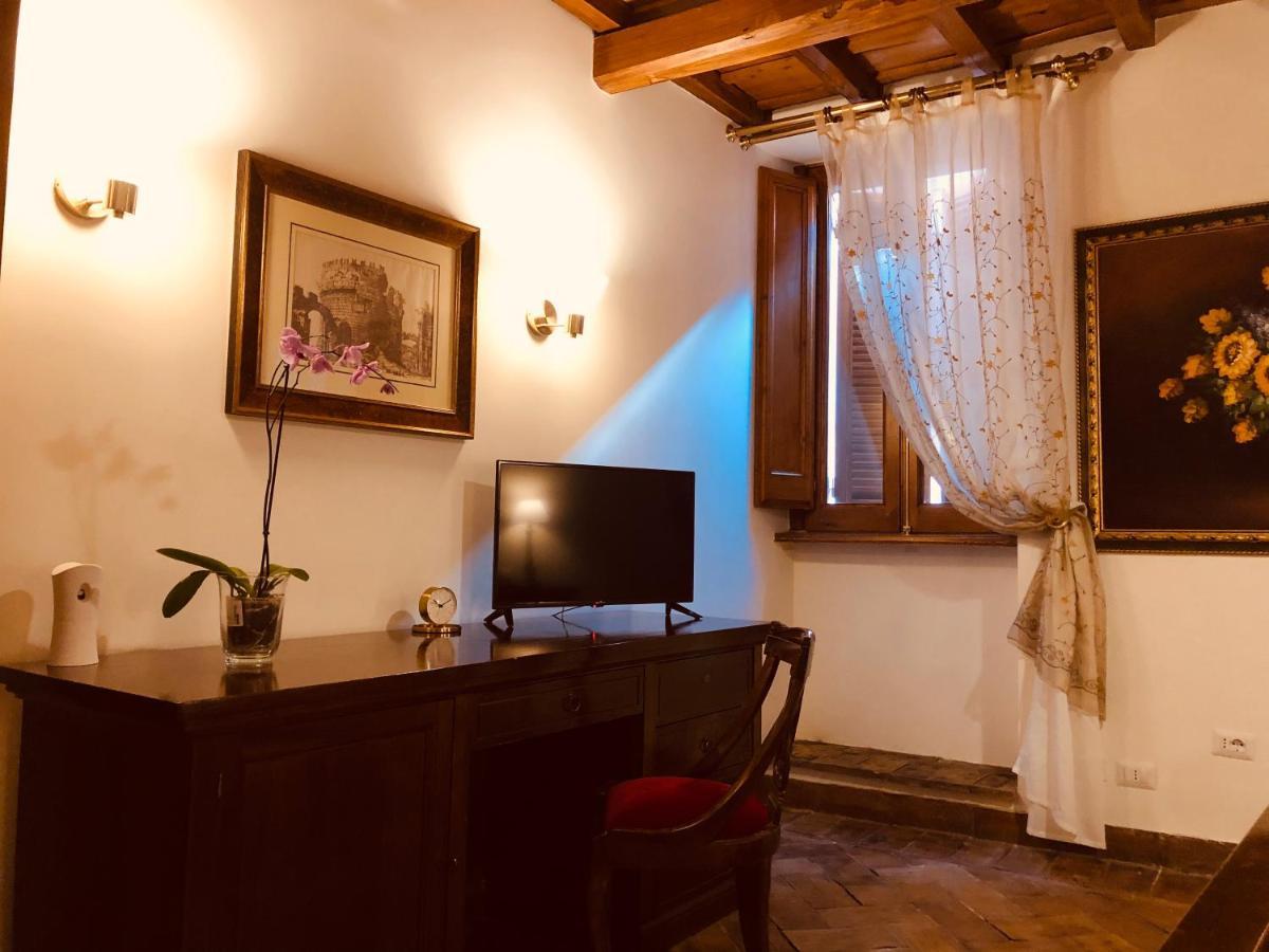 Castle Of Glamour Xvi Century Luxury Aparthotel Rome