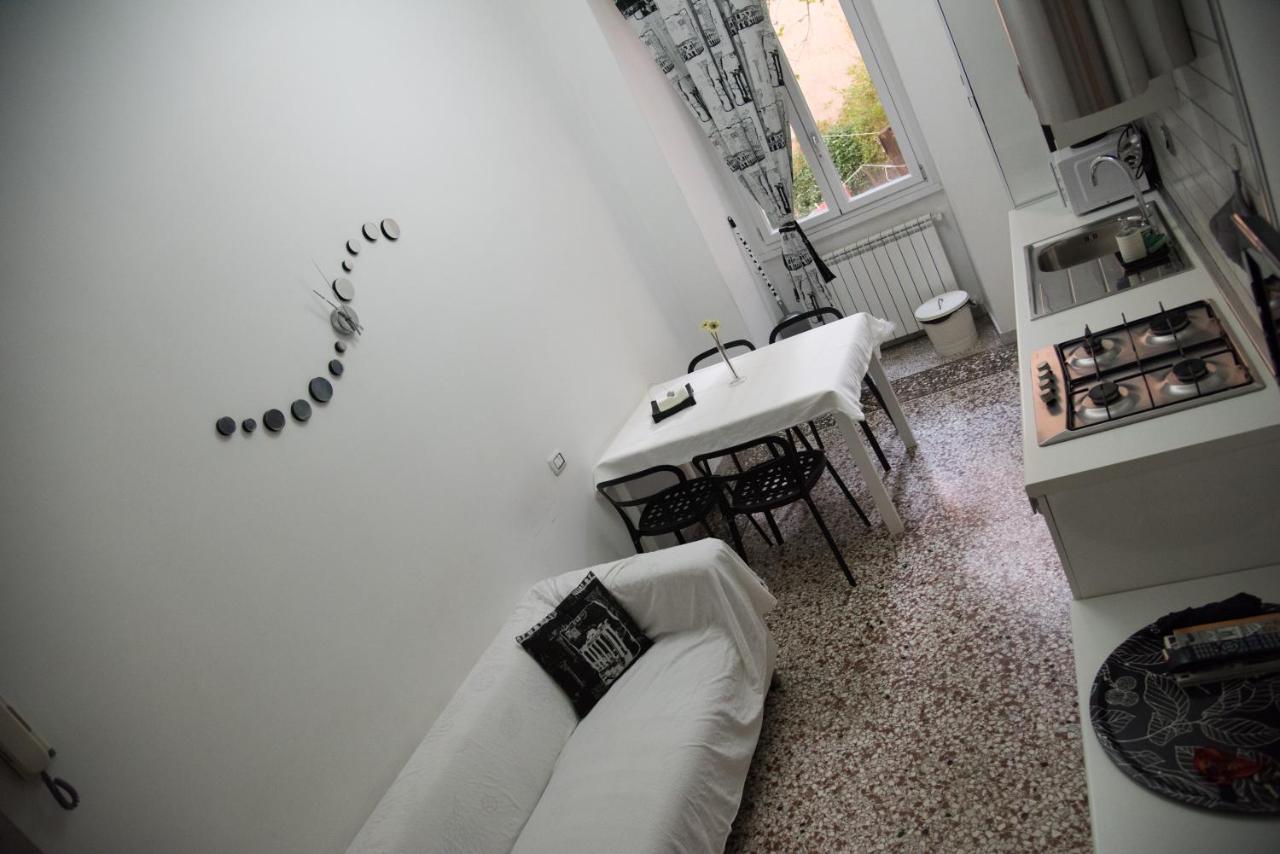 Beautiful And Spacious Next To Termini 10 Minutes From Coliseum Appartamento