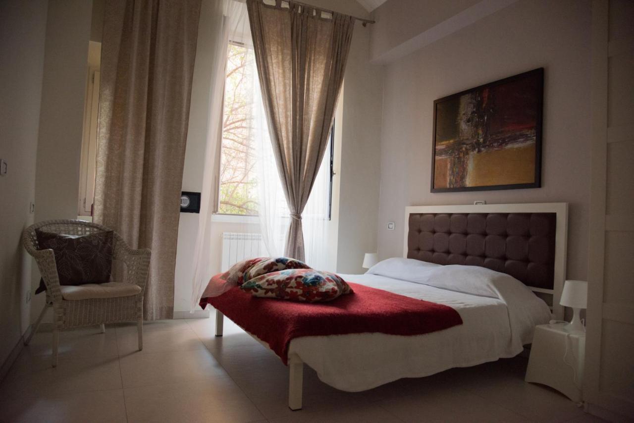 Beautiful And Spacious Next To Termini 10 Minutes From Coliseum Appartamento Roma