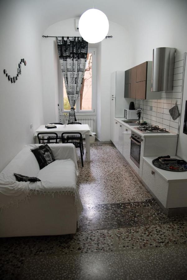 Beautiful And Spacious Next To Termini 10 Minutes From Coliseum Appartamento