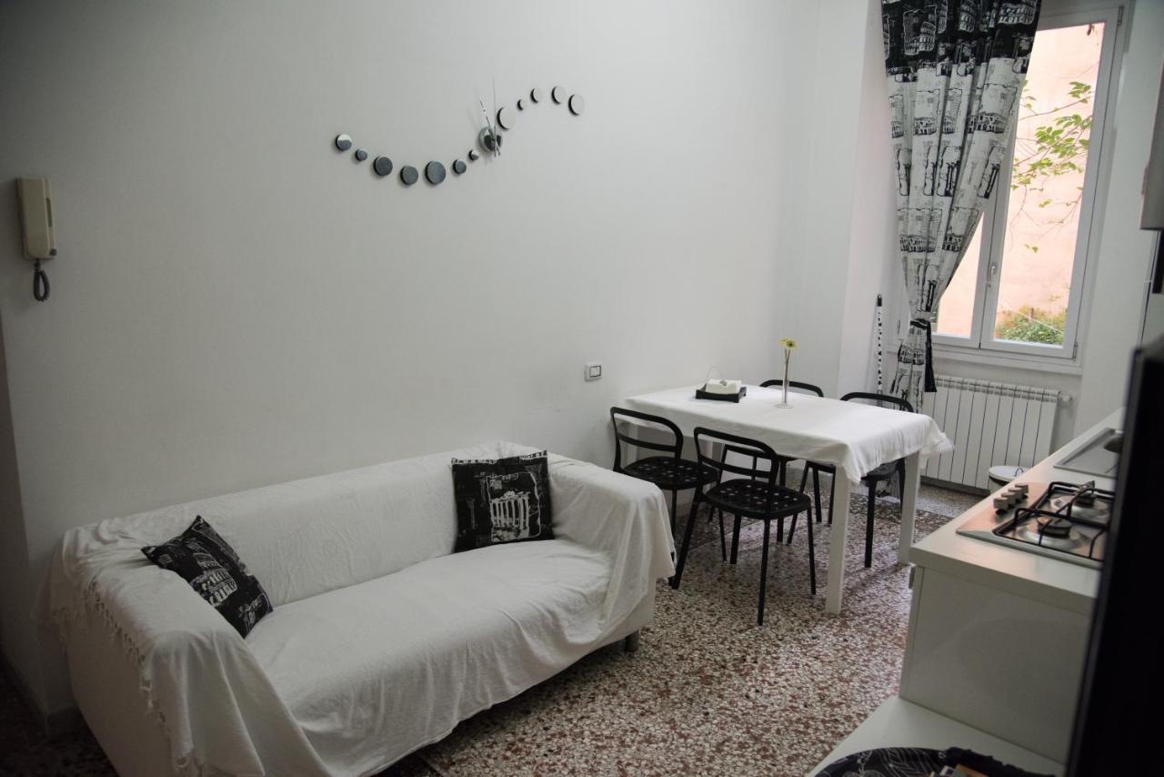 Beautiful And Spacious Next To Termini 10 Minutes From Coliseum * Roma