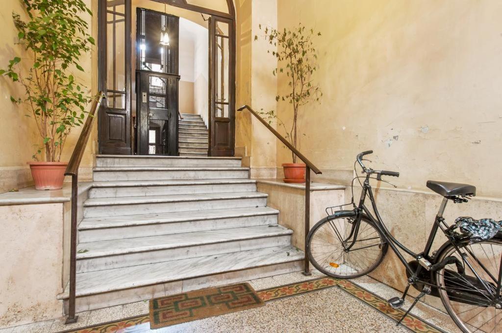 Beautiful And Spacious Next To Termini 10 Minutes From Coliseum Appartamento *