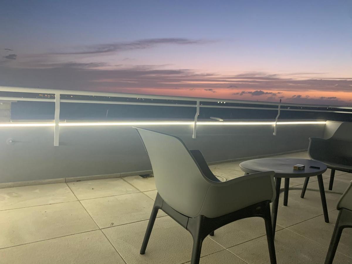 Apartment Penthouse Aureliana Attico Con Piscina A