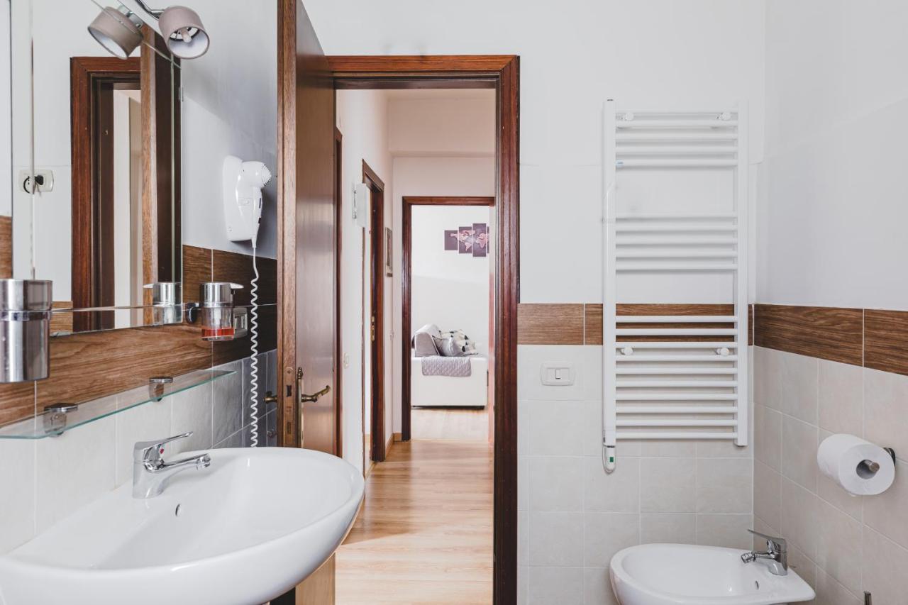 Pelizzi Apartment, 5 Persone, 2 Camere, Balcone, Cinecitta *
