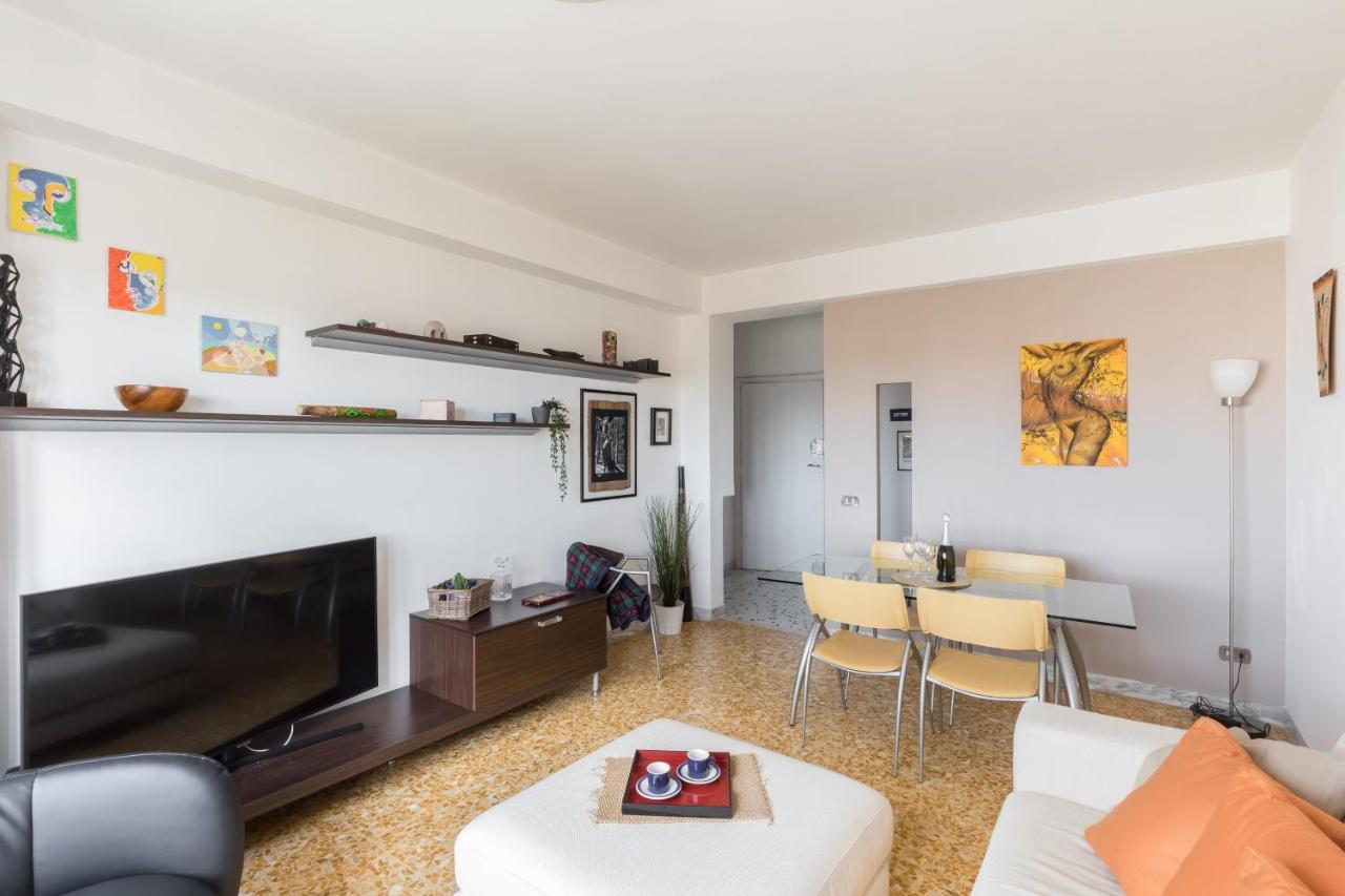 Amoretti Apartment, 6 Persone, 3 Camere, 2 Bagni, Balcone, Wi-fi, Metro B Monti Tiburtini Apartment Rome