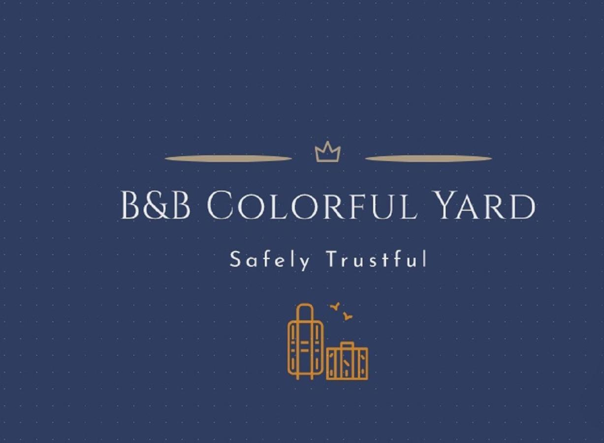 Bed & Breakfast Colorful Yard