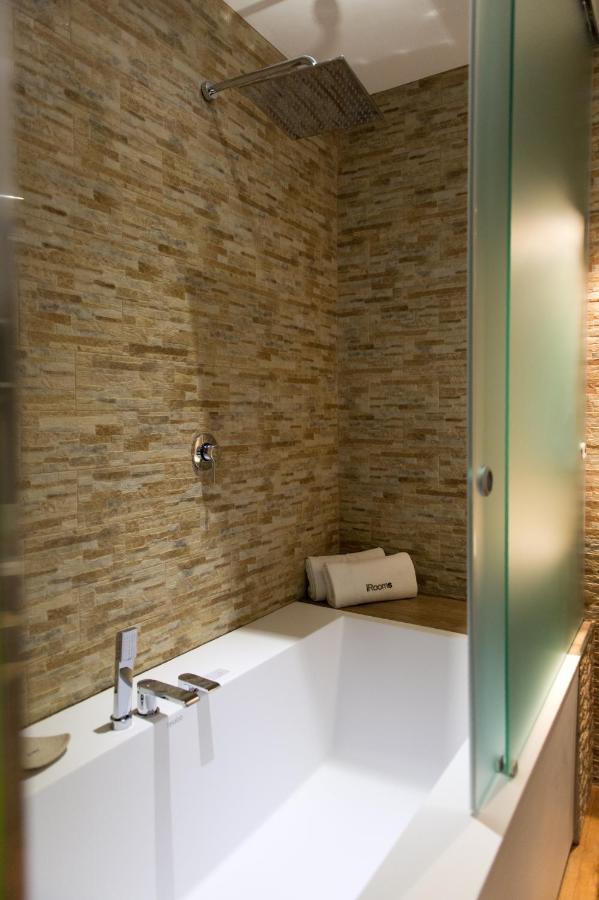 Colosseum Jacuzzi Suites