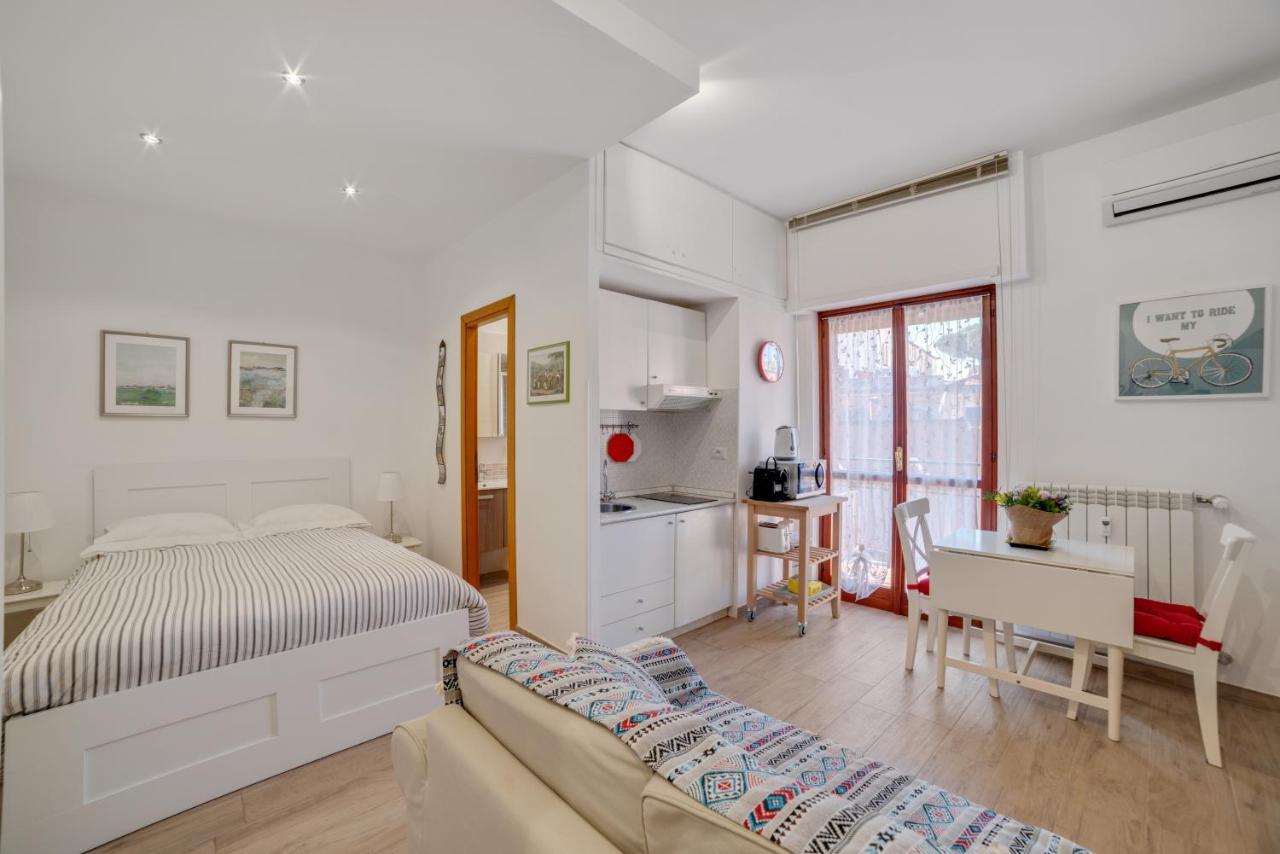 Walking Distance From San Pietro Apartment *