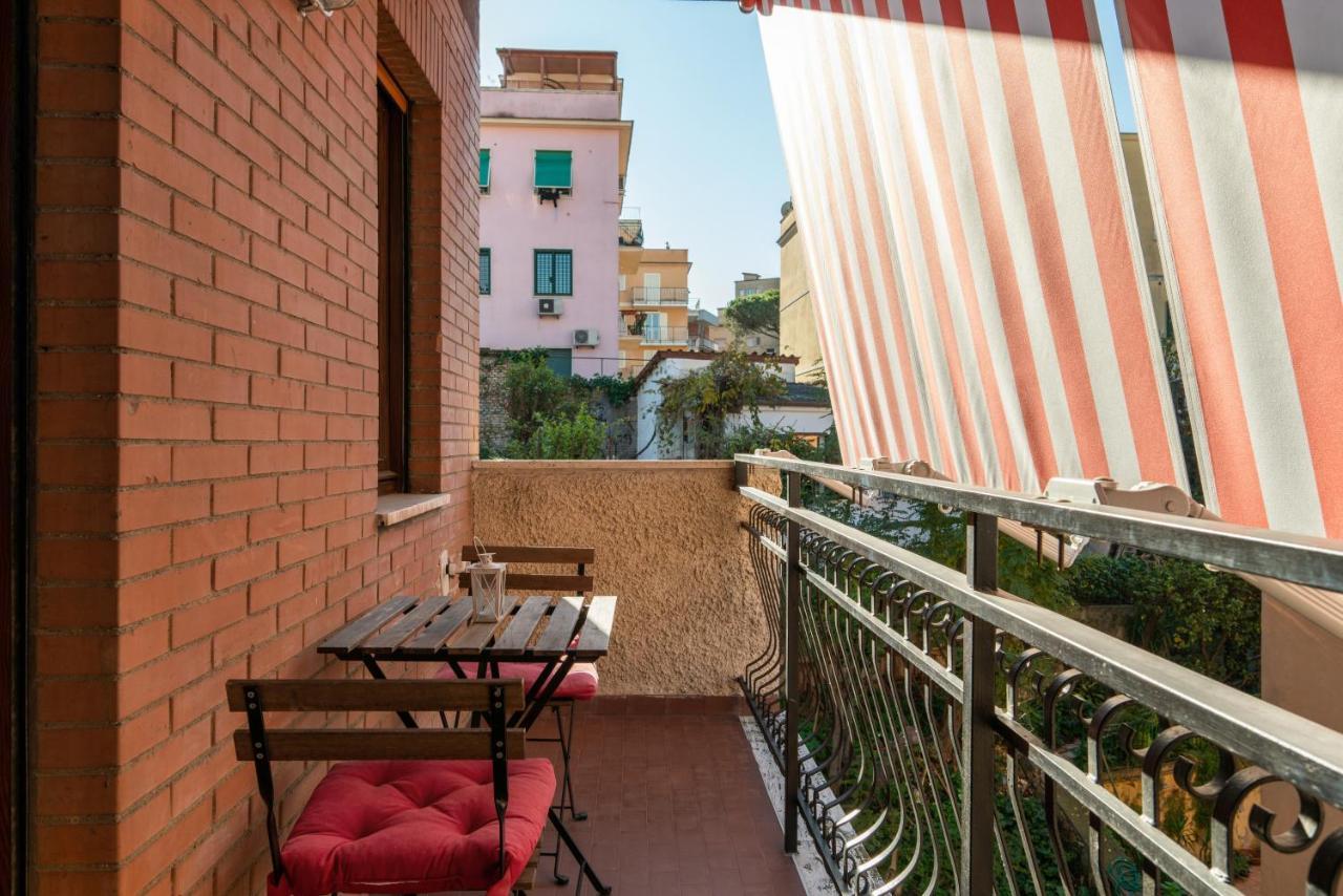 Apartment Walking Distance From San Pietro Rome