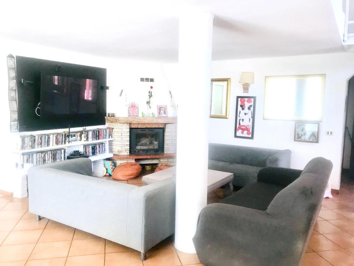 Holiday home 3 Bedrooms House With Jacuzzi Enclosed Garden And Wifi At Castel Di Decima *