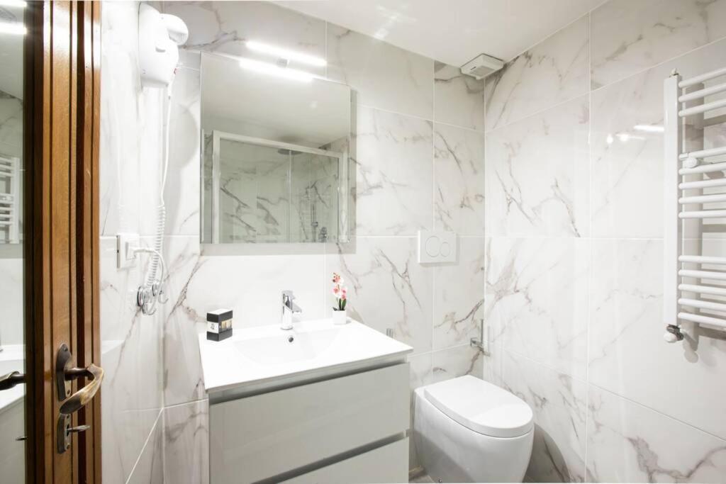 Unforgettable Split Level Jacuzzi Navona - Collection Apartment *