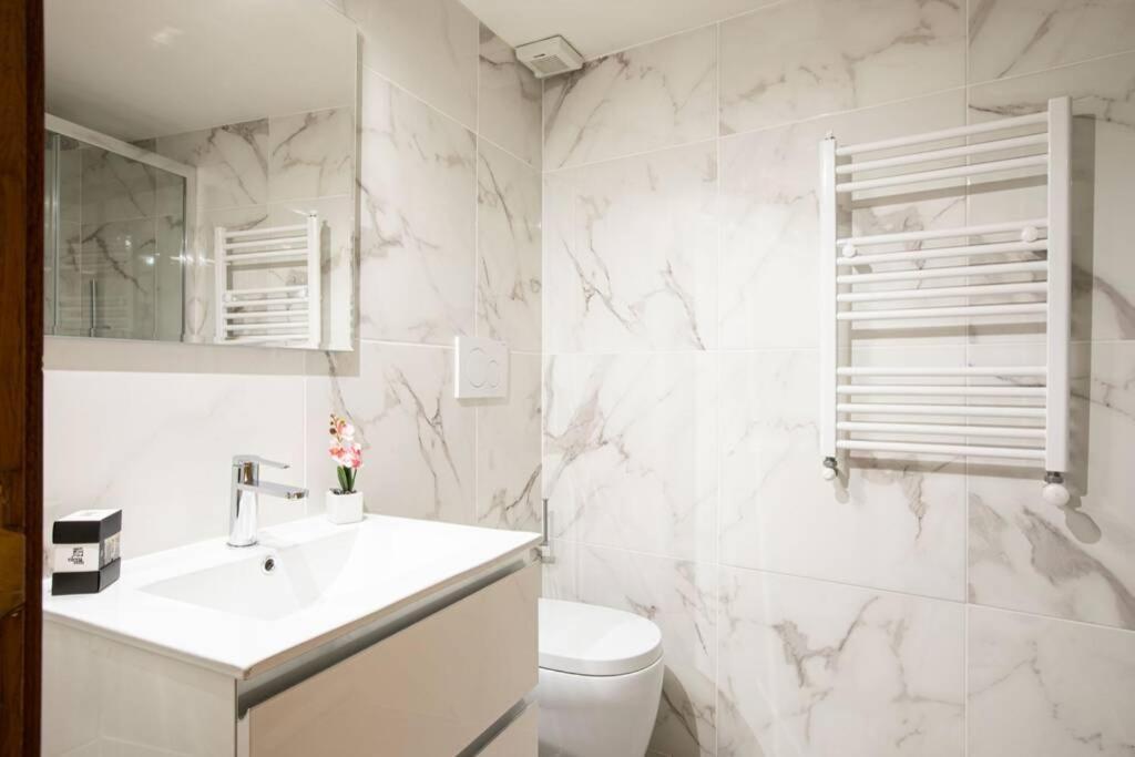 Unforgettable Split Level Jacuzzi Navona - Collection Apartment *