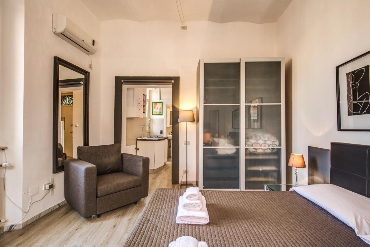 Lovely With Balcony In Campo De' Fiori Appartement *